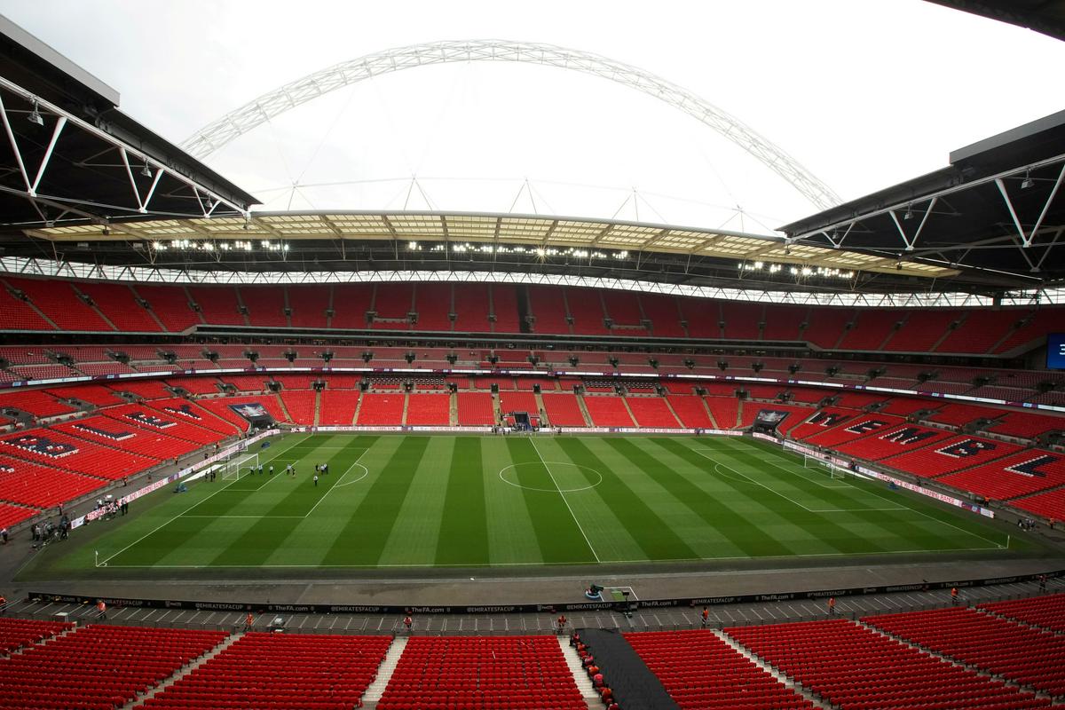Prenovljeni Wembley bo 1. junija naslednje leto gostil tretji finale Lige prvakov po letih 2011 in 2013. Prvotno bi morali v Londonu igrati že leta 2020, a je pandemija covida-19 prinesla preselitev in spremembe.  Foto: Reuters