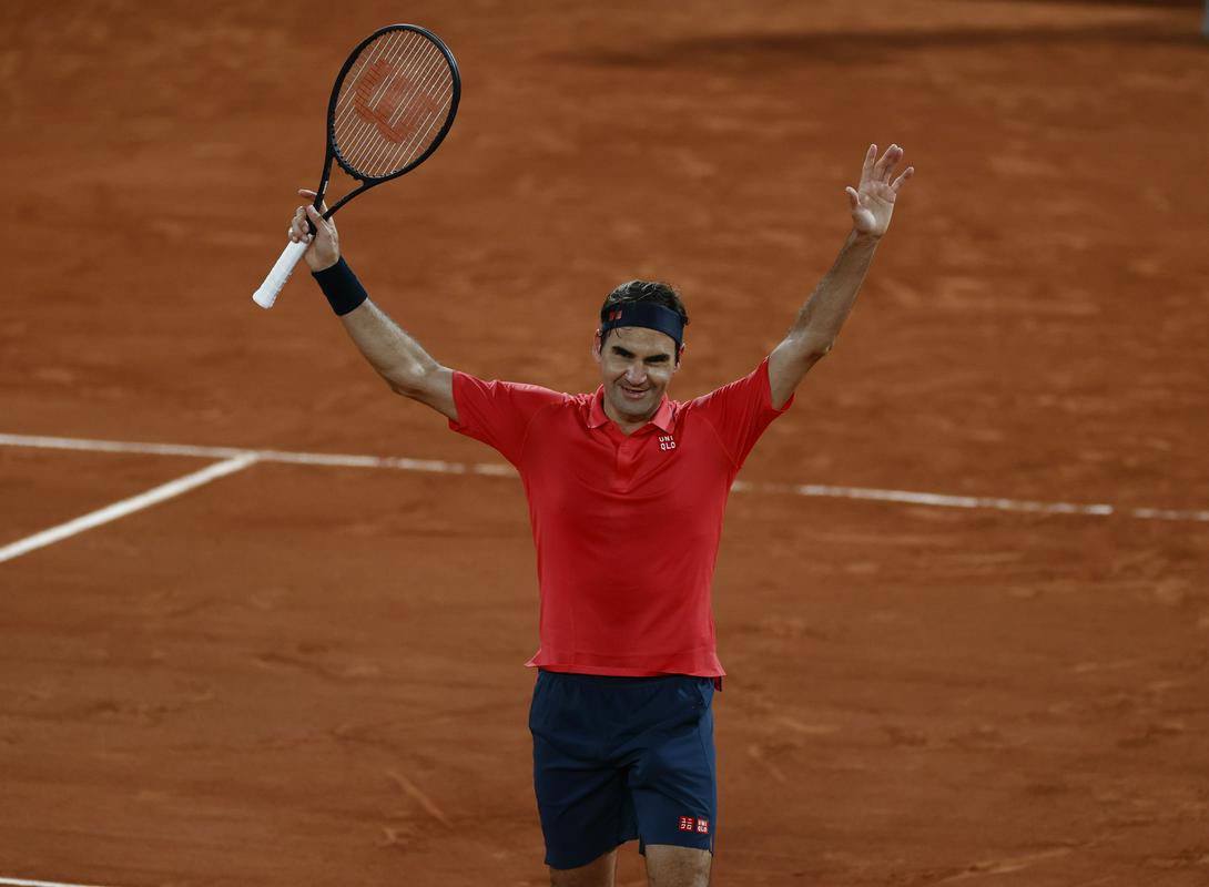 Roger Federer v večernem teminu ni našel pravega ritma. Razmere so bile precej počasne. Foto: Reuters