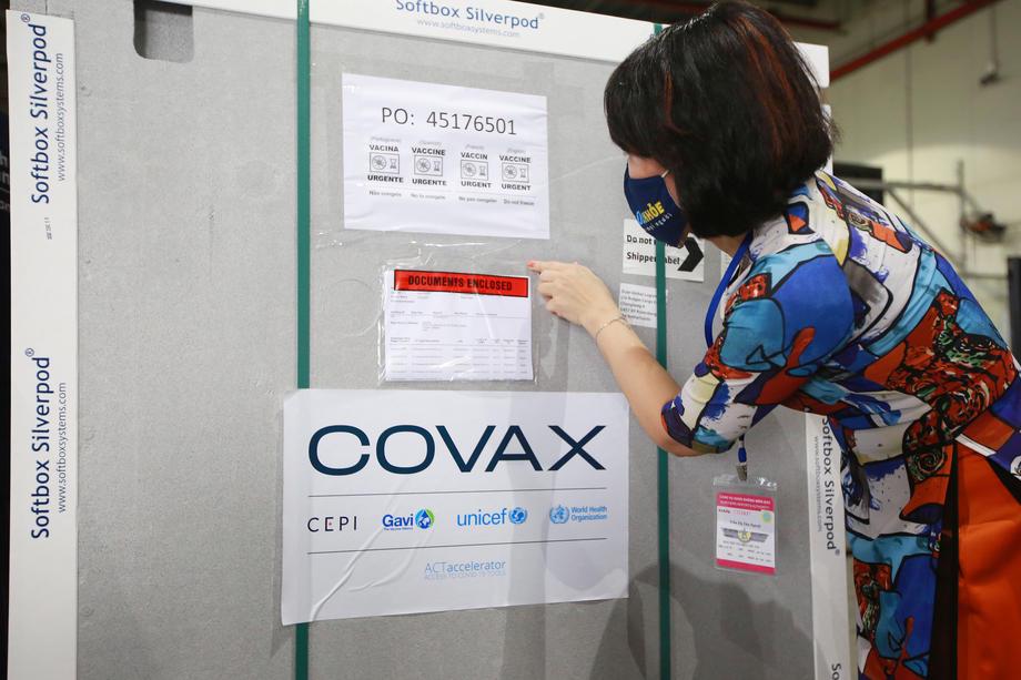 Covax je po svetu razdelil že milijardo odmerkov cepiva proti covidu-19. Foto: EPA