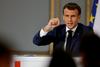 Moški zaradi klofute Macronu obsojen na zaporno kazen