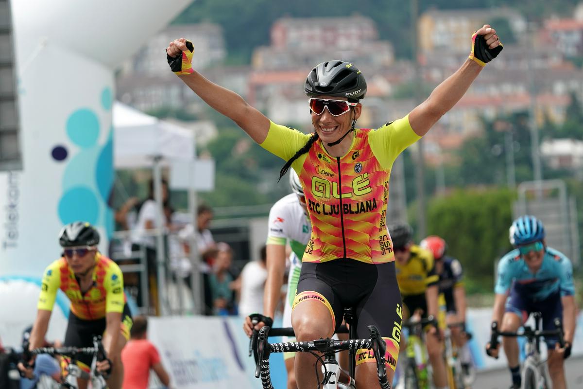 Eugenia Bujak je sodelovala na zadnji neuradni različici ženskega Toura – La Route de France. Potem ko je ostala brez nastopa v Riu, je julija 2016 dobila kar dve od sedmih etap in končala dirko na skupnem tretjem mestu. Foto: www.alesfevzer.com
