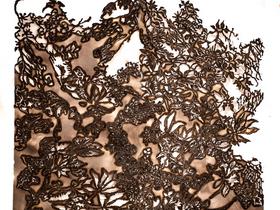 Metka Kavčič, Vrtovi – Paris, 2018, varjena pločevina, 200 x 100 cm. Foto: ZDSLU