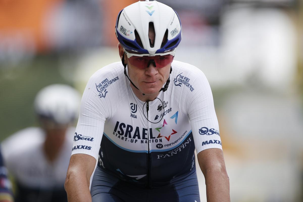 Štirikratni prvak Toura Chris Froome je še vedno magnet za kolesarske medije in navijače, a v dresu izraelske ekipe nima niti ene zmage, zato pa je zasedba lani dobila dve etapi na Touru. Foto: Reuters