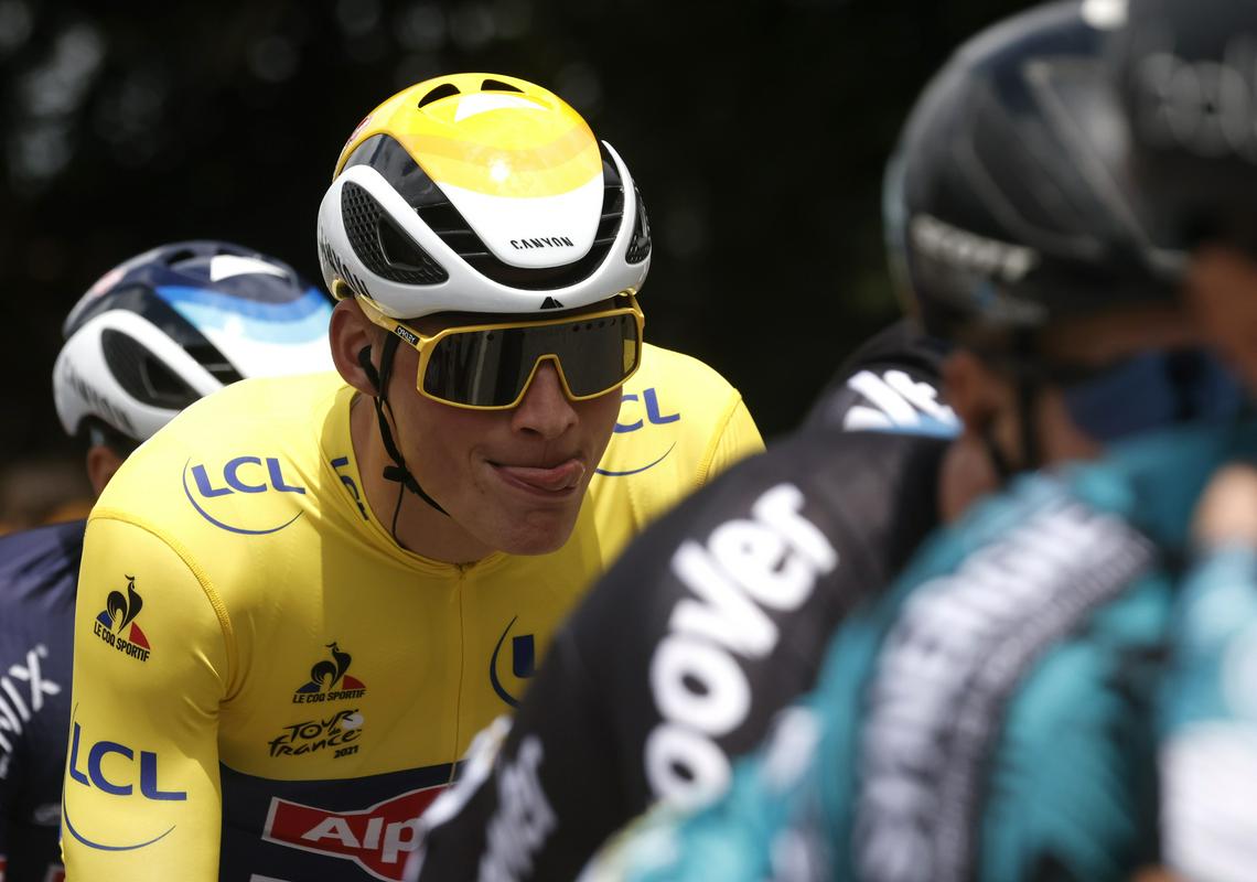 Nasmejani Mathieu van der Poel v rumeni majici vodilnega. Njegov oče Adrie van der Poel jo je uspel nositi le v 5. etapi Toura 1984. Foto: Reuters