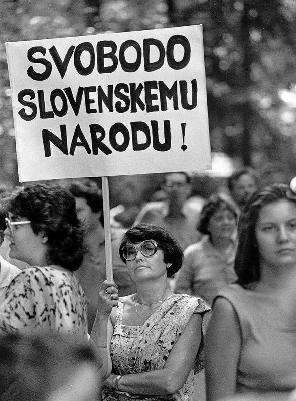 Posnetek iz obdobja slovenskega osamosvajanja. Foto: BoBo/Srdjan Živulović