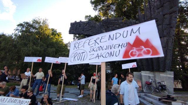 Ena od tematik na Protestni ljudski skupščini je tudi referendum o noveli zakona o vodah. Foto: Srdjan Živulović/BoBo