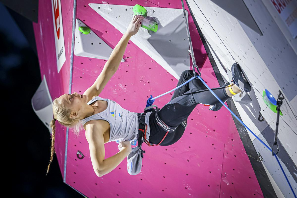 Janja Garnbret je glavna favoritinja za premierno olimpijsko zlato v športnem plezanju, kar potrjuje tudi z letošnjimi zmagami v svetovnem pokalu. Foto: EPA