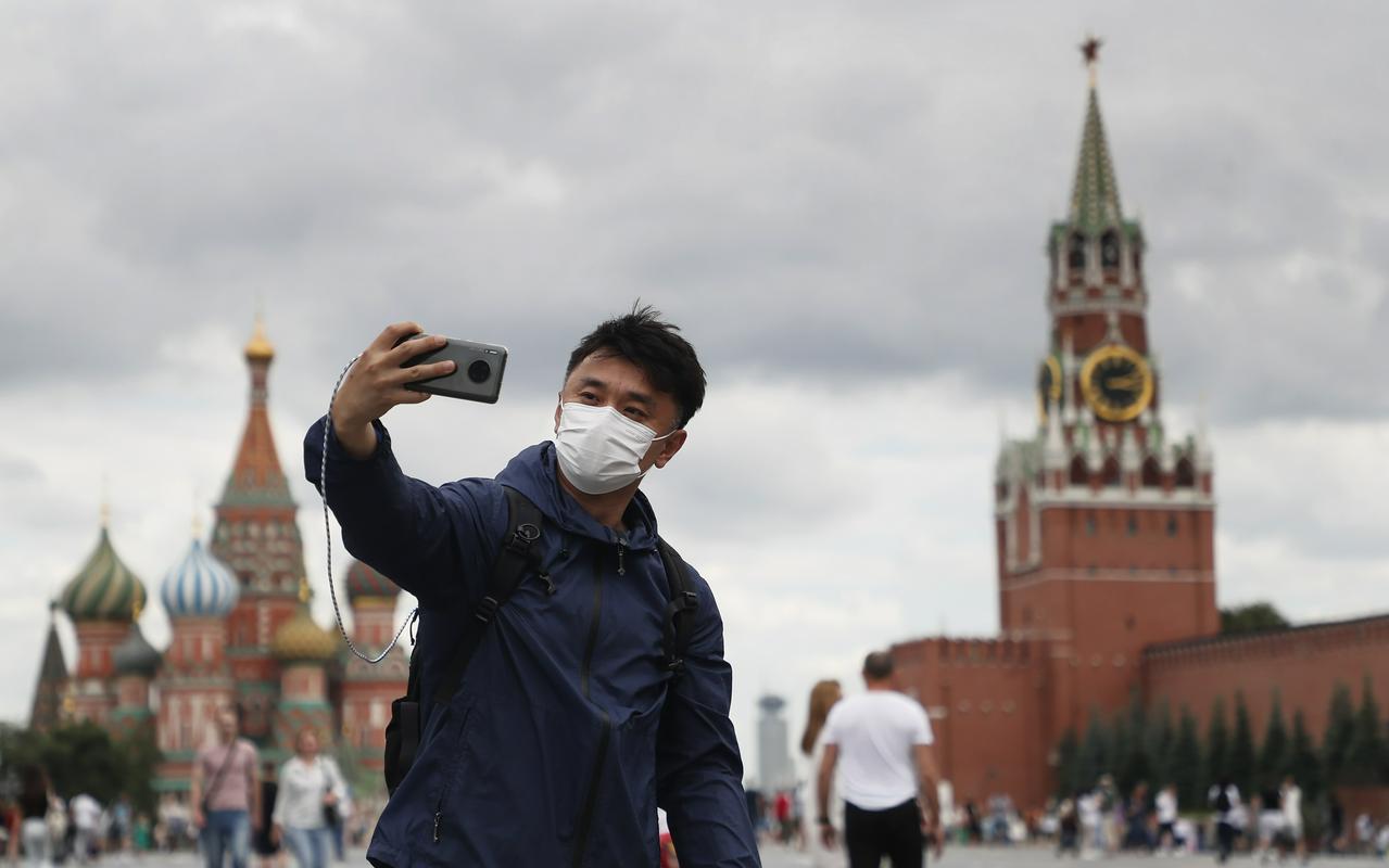 In Moscow, it is mandatory from Monday to have an official QR code to enter restaurants, proving that vaccination, illness or a negative test result.  Photo: EPA