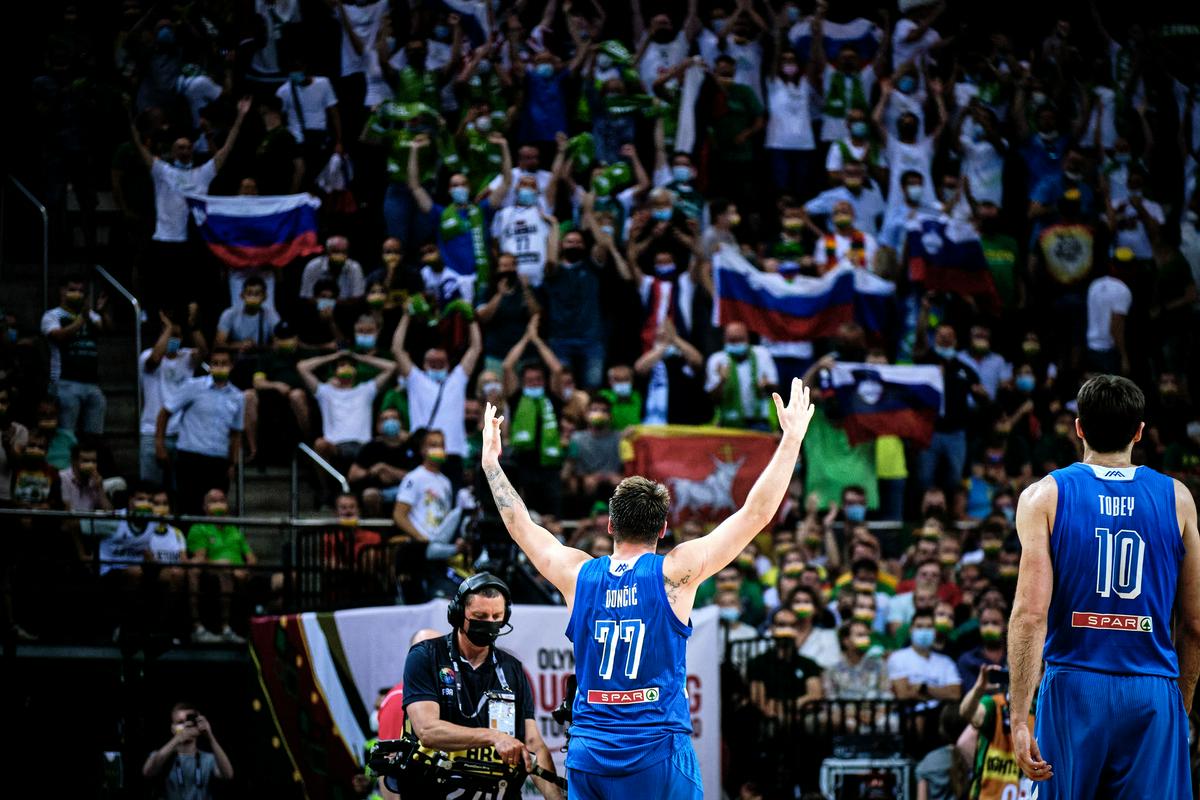 Slovenijo je znova zajela košarkarska evforija. Foto: Fiba/Hendrik Osula