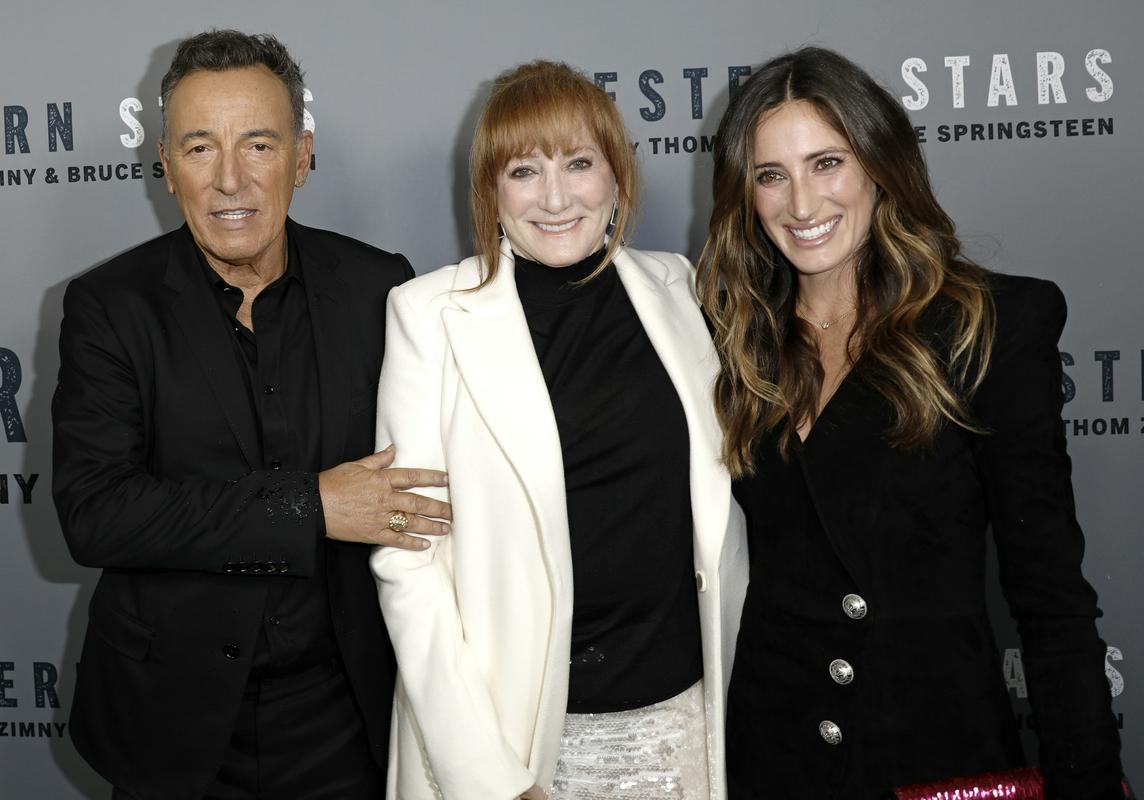 Jessica Springsteen s slavnima staršema. Foto: EPA