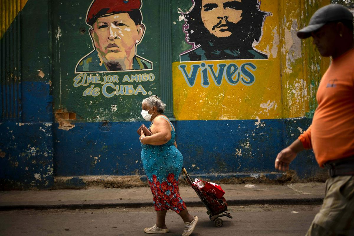 Kubanci vse težje kupujejo živila. Foto: AP