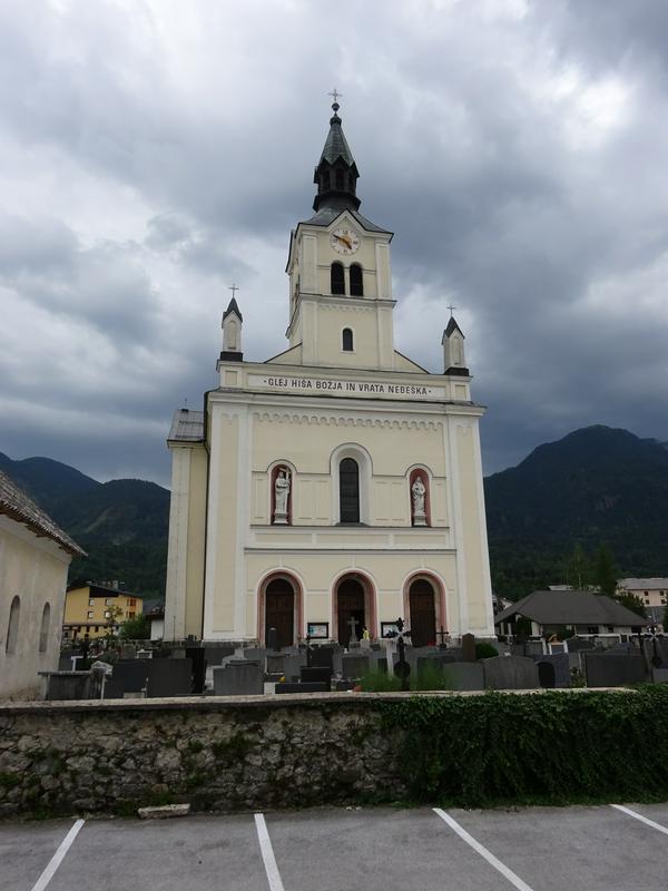 Cerkev sv. Nikolaja v Bohinjski Bistrici. Foto: Rok Omahen