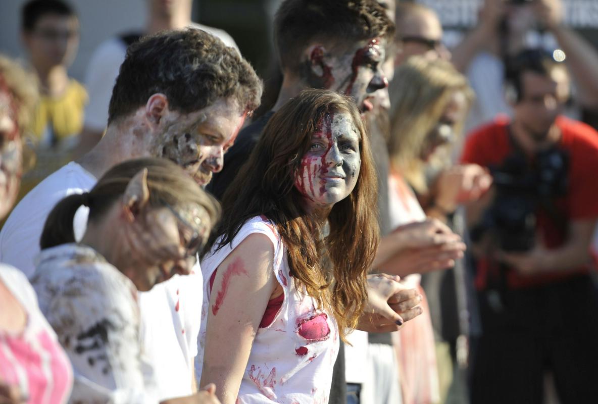 Ena izmed najbolj prepoznavnih tradicij festivala, sprevod zombijev skozi središče Ljutomera, se v malo spremenjenih oblikah dogaja iz leta v leto. Letos bodo prvič vključili tudi avtomobile starodobnike. Foto: BoBo