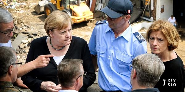 Angela Merkel am Ort der Überschwemmung: „Es ist erschreckend.“  Sogar eine Stadt in Österreich steht unter Wasser.
