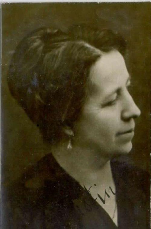 Natečaj kresnice bo odprt vsako leto od 17. julija do 25. decembra, kar se navezuje na datuma rojstva in smrti pesnice in učiteljice Kristine Šuler (1866–1959). Foto: Wikipedia