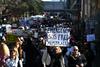 V Hanoju zaprtje javnega življenja, po Avstraliji množični protesti