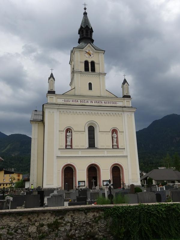 Cerkev sv. Nikolaja v Bohinjski Bistrici. Foto: Rok Omahen