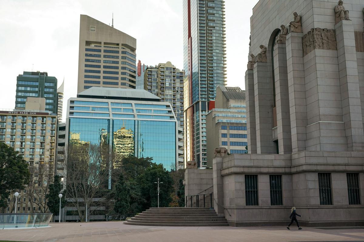 Sydney s 5,3 milijona prebivalcev je videti kot mesto duhov. Foto: Reuters