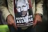 Ekvador Julianu Assangeu odvzel državljanstvo