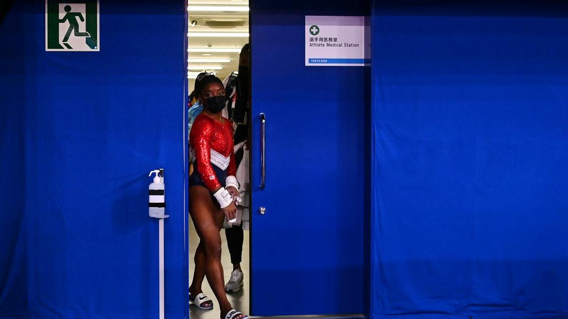 Simone Biles je nekaj let načrtovala, da bo kariero končala leta 2020 po igrah v Tokiu. Odločitev za prestavitev iger jo je zelo potrla. Foto: Reuters
