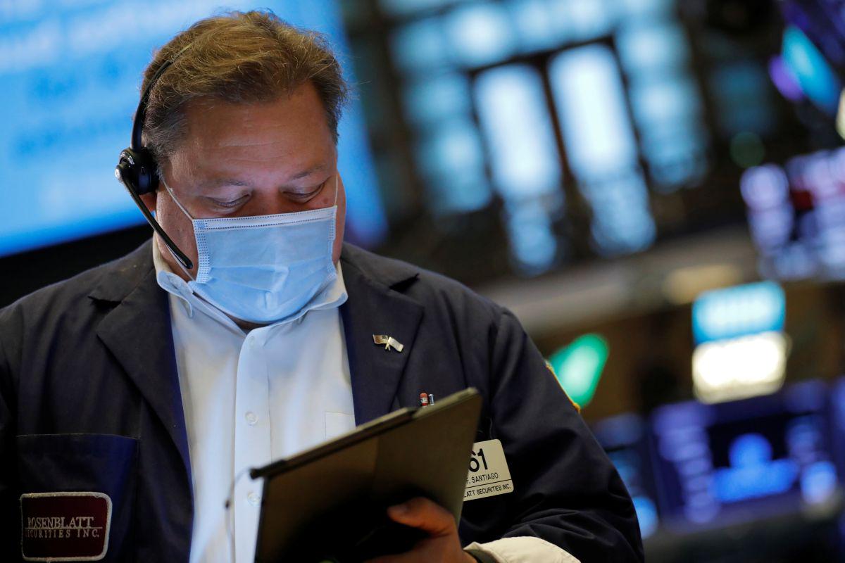 Razkorak med gospodarsko realnostjo in evforijo delniških trgov je postal nevzdržen, zato ni presenetljivo, da se je Dow Jones v petek petič zapored znižal, v celotnem tednu pa je izgubil 2,2 odstotka. Foto: Reuters