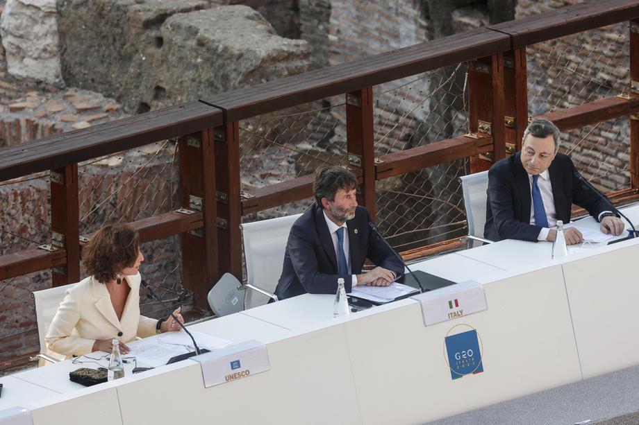 Generalna direktorica Unesca Audrey Azoulay, italijanski minister za kulturo Dario Franceschini in italijanski premier Mario Draghi. Foto: EPA