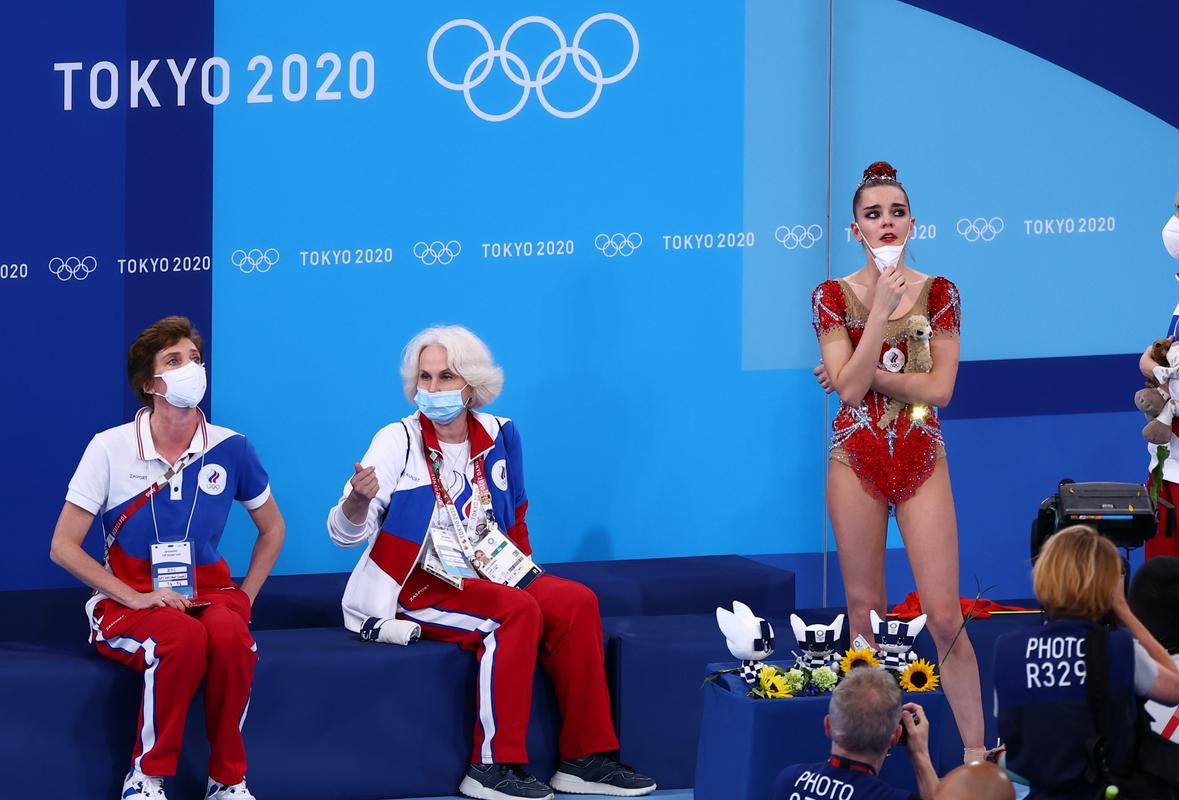 Neutolažljiv jok dvojčic Averina in pritožbe ruskih trenerk, a vse je bilo zaman. Zlato gre v Izrael, v Rusijo pa samo srebro. Foto: Reuters