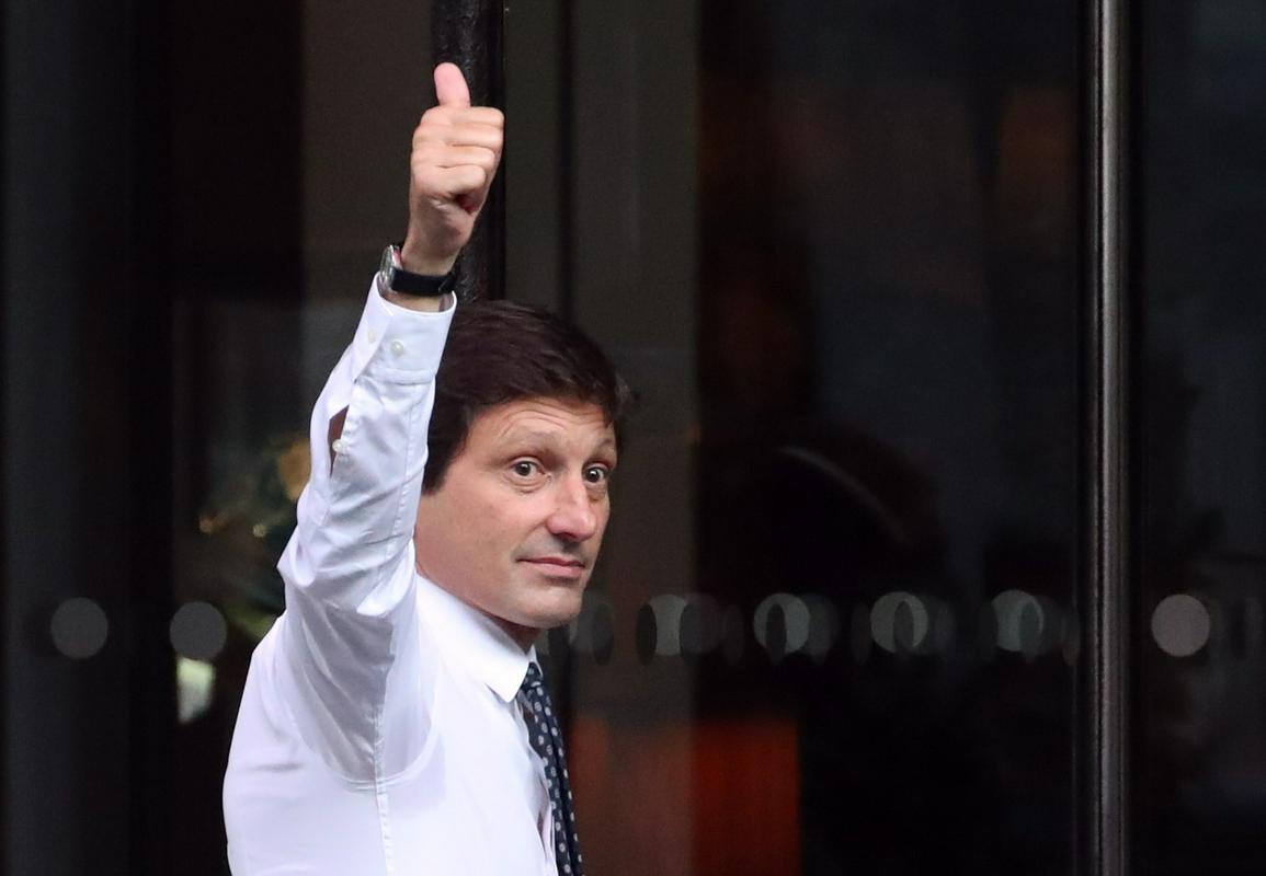 Korak pred podpisom: nekdanji nogometaš Leonardo je v novi funkciji športnega direktorja PSG-ja obiskal Messija v hotelu. Foto: Reuters