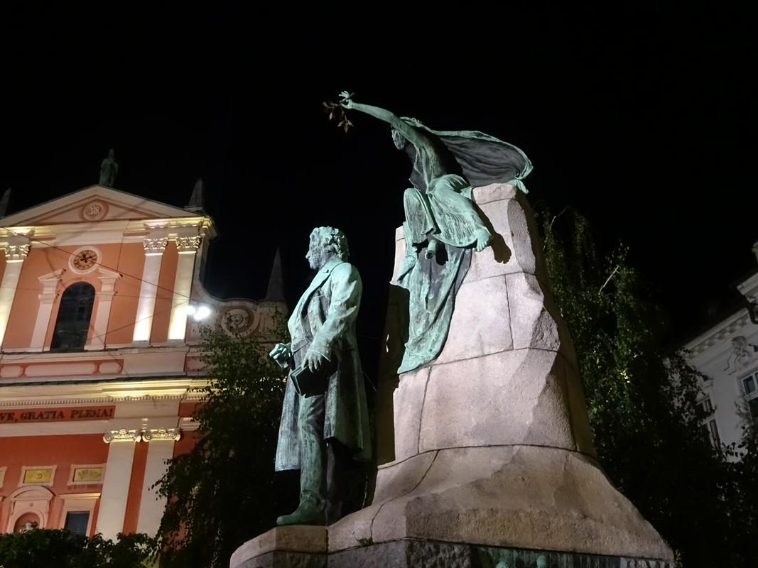 Prešernov spomenik v Ljubljani. Foto: Rok Omahen