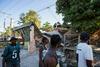 Obupani Haitijci po uničujočem potresu iščejo preživele in odpravljajo škodo