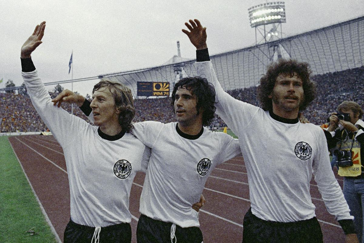 Jürgen Grabowski, Gerd Müller in Paul Breitner so bili junaki finala svetovnega prvenstva na olimpijskem stadionu v Münchnu 7. julija 1974. Zahodna Nemčija je premagala Nizozemsko z 2:1. Foto: AP