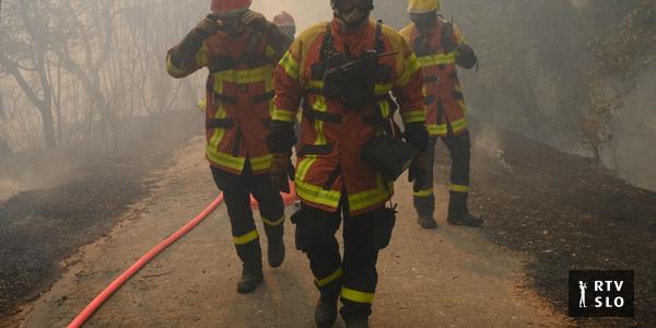 7 000 personnes évacuées dans le sud de la France, les pompiers combattent toujours l’incendie