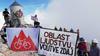 Kolesarska zastava na 70. protivladnem protestu zavihrala na Triglavu