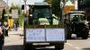 Okoli 60 traktorjev z zahtevami kmetov pripeljalo na Agro