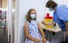 Avstrija bo testirala tudi cepljene dijake; Francija pospešeno cepi otroke