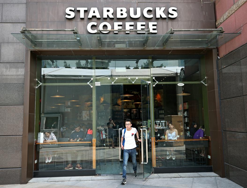 Starbucksove kavarne obratujejo tudi na Kitajskem. Foto: EPA