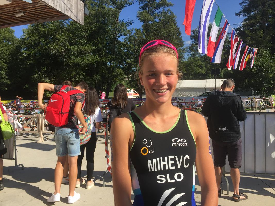Lara Mihevc je na Bledu v zadnjih letih zmagovala v mlajših kategorijah, letos je tekmovala na tekmi evropskega mladinskega pokala, osvojila je 35. mesto. Foto: MMC RTV SLO/T. O.