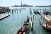 V Benetkah želijo, da bi obiskovalci pili iz vodnjakov, ne plastenk