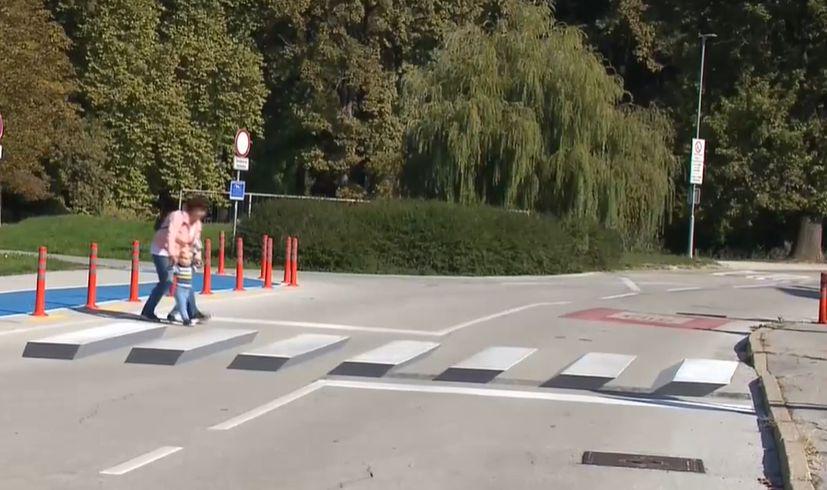 3D-zebro že imajo v Velenju, obeta se tudi v Ljubljani. Foto: TV Slovenija, zajem zaslona