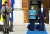 Angela Merkel zagovarja dialog pri sporu Poljske z EU-jem glede pravosodja