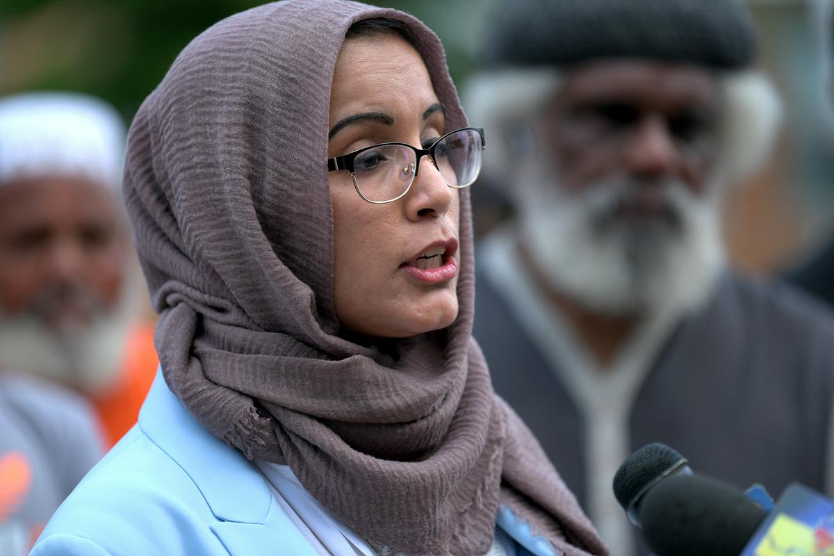 Zainab Chaudry je v času napadov leta 2001 študirala farmacijo, po napadih pa je postala aktivistka na področju družbene pravičnosti. Hotela se je boriti proti okrivitvi in nerazumevanju islama, želela je graditi mostove med različnimi skupnostmi in obenem opogumiti mlajše muslimane, da se počutijo udobno glede svoje identitete. Islam in muslimani v ZDA so bili po 11. septembru 2001 povsem demonizirani, je opozorila v pogovoru za MMC. Foto: Reuters
