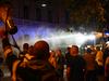 Proti izgrednikom na protestu solzivec in vodni top, poškodovanih več policistov