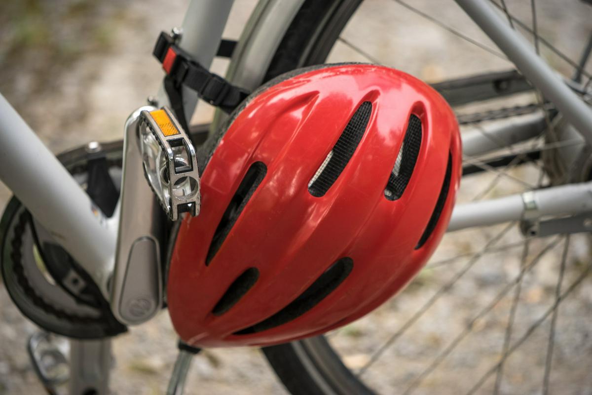 Polovica umrlih kolesarjev ni uporabljala zaščitne čelade. Foto: Pixabay