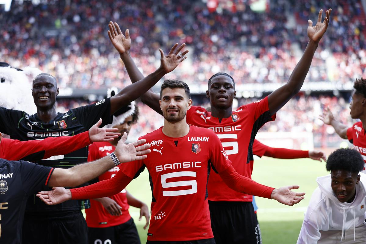 Slavje nogometašev Rennesa po zmagi nad PSG-jem. Foto: Reuters
