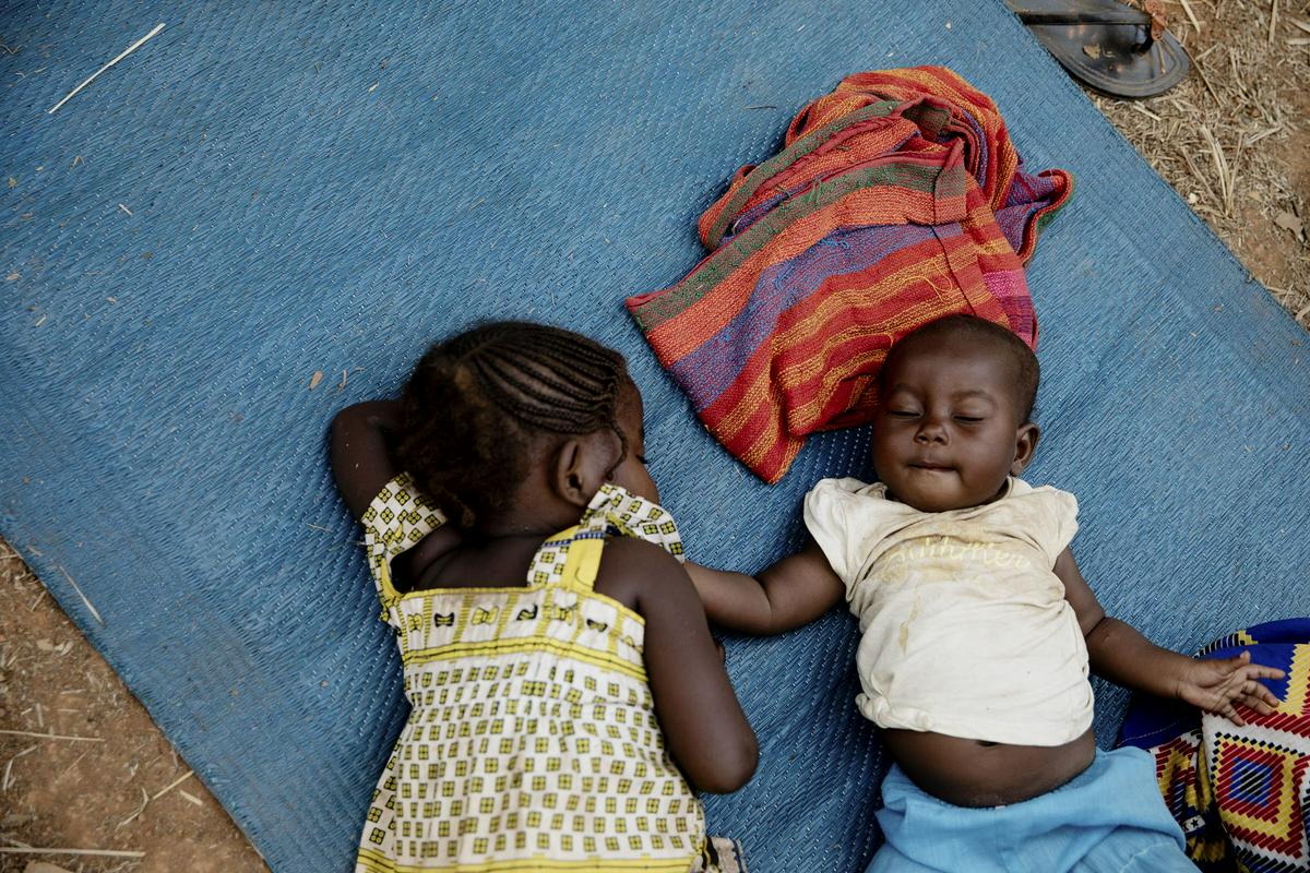 Po podatkih Svetovne zdravstvene organizacije za malarijo na svetu letno zboli od 300 do 500 milijonov ljudi, približno trije milijoni zaradi bolezni tudi umrejo, več kot polovica od teh so otroci. Foto: EPA