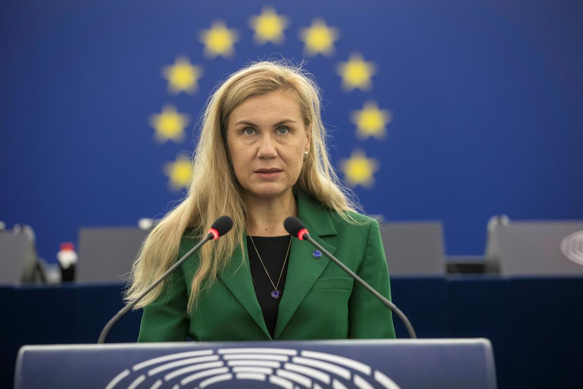 Evropska komisarka za energetiko Kadri Simson je članicam predlgala nižjo obdavčitev energije ter pomoč ranljivim gospodinjstvom in podjetjem. Foto: Reuters