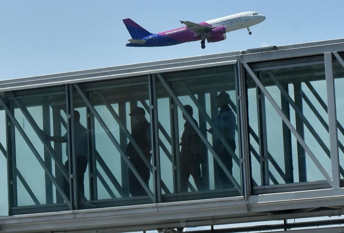 Na ljubljanskem letališču ne zaznavajo večje odpovedi poletov. Foto: BoBo