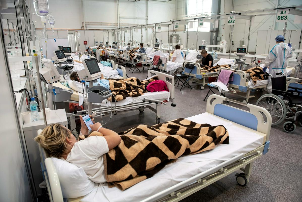 Na Poljskem se hitro polnijo covidni oddelki v bolnišnicah. Foto: EPA