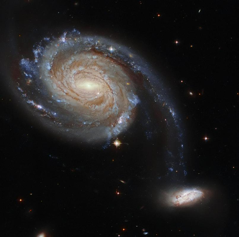 Arp 86. Foto: ESA/Hubble & NASA, O. Graur, L. Shatz