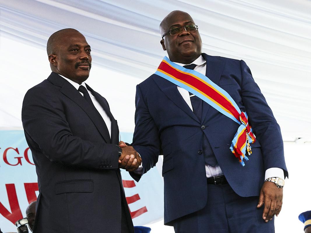 Kabila se je januarja leta 2019, potem ko mu ni uspelo še podaljšati svojega predsednikovanja, umaknil z vrha DR Konga in oblast prepustil Tshisekediju. Ta je zmagal na spornih predsedniških volitvah, kjer so mu očitali kupčijo s Kabilo za njegovo podporo proti drugemu opozicijskemu kandidatu.Foto: EPA